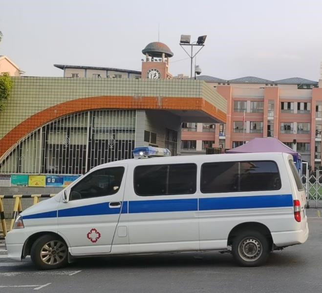 鸡泽救护车出租护送骨折病人一公里多少钱